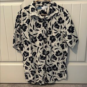 Old Navy Men's Black and White Floral Shirt